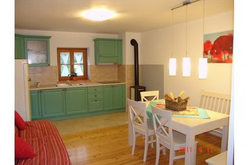 Slovénie Privát Logje, Extérieur